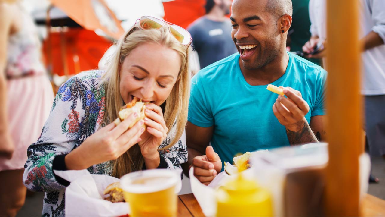 best friends eating food